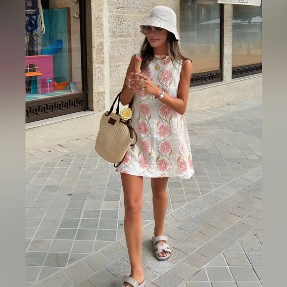 Commense Dresses & Skirts - COMMENSE Floral Shift Dress- NWT